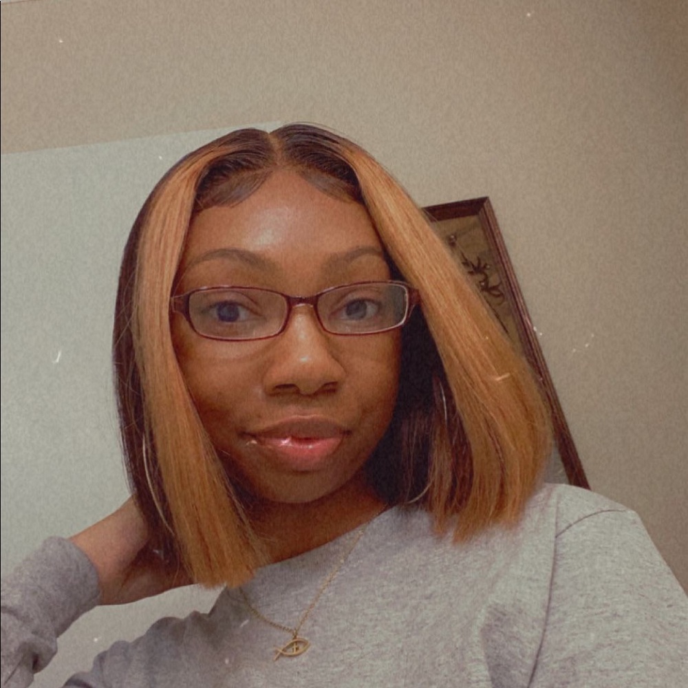 Meet your Posher, Desha